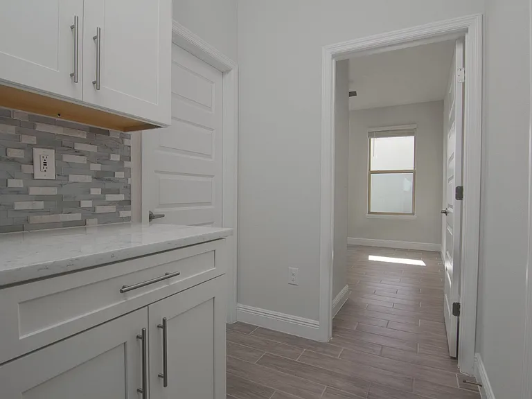 11045 E Bay St — Photo 8