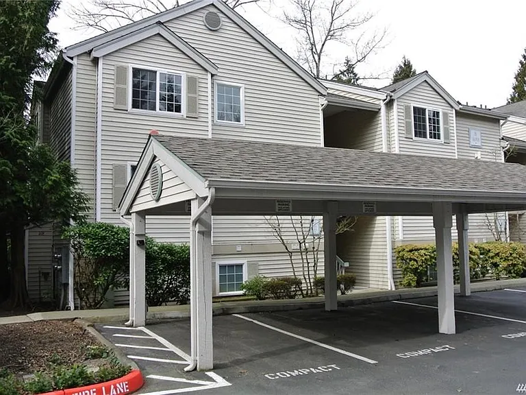 1688 118th Ave SE #B304 — Photo 1