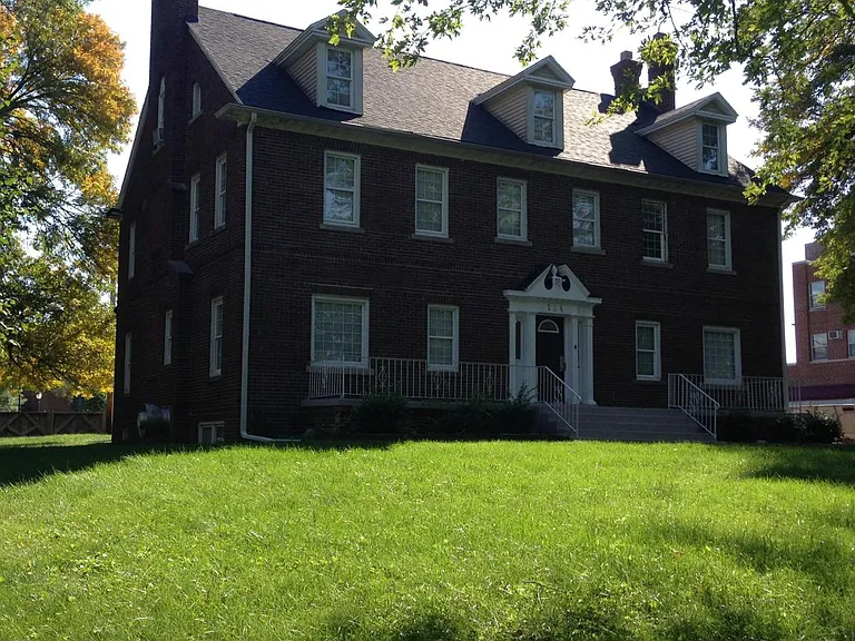 164 N Park Place