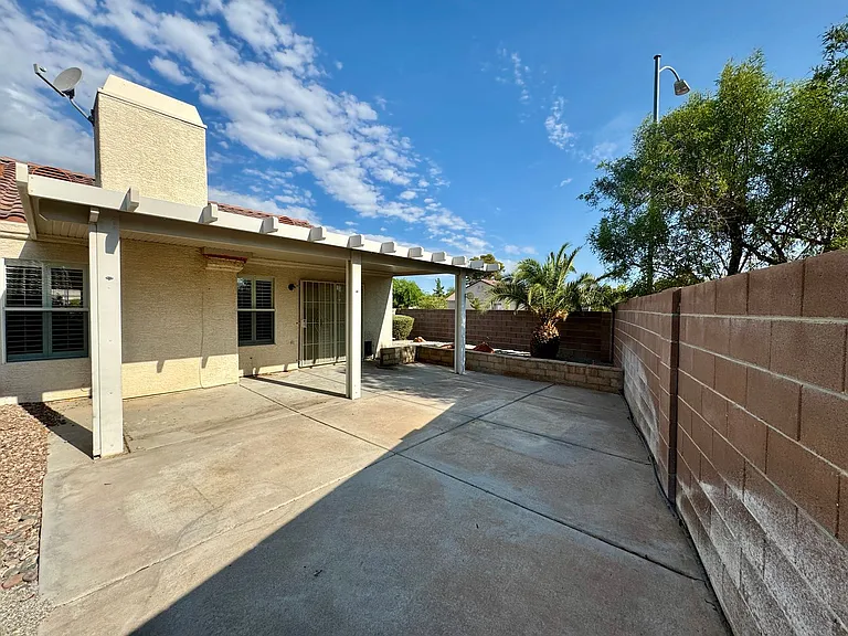 4544 Crimson Leaf Dr — Photo 16