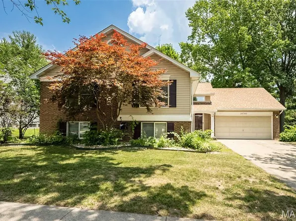 16740 N Fork Ridge Dr, Florissant, MO 63034