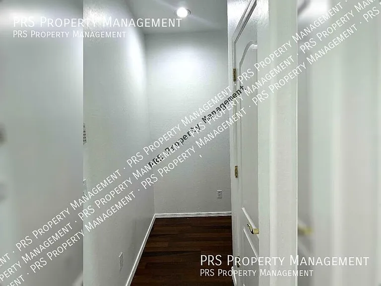 2741 W Redwood Ln — Photo 10