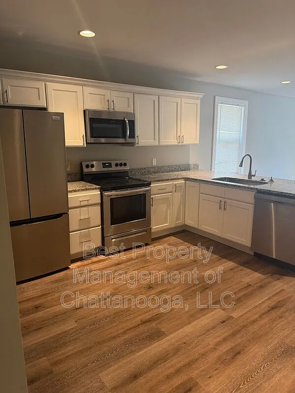 3 bed, 1.0 bath, 1244 sqft, $1,495 — Photo 1