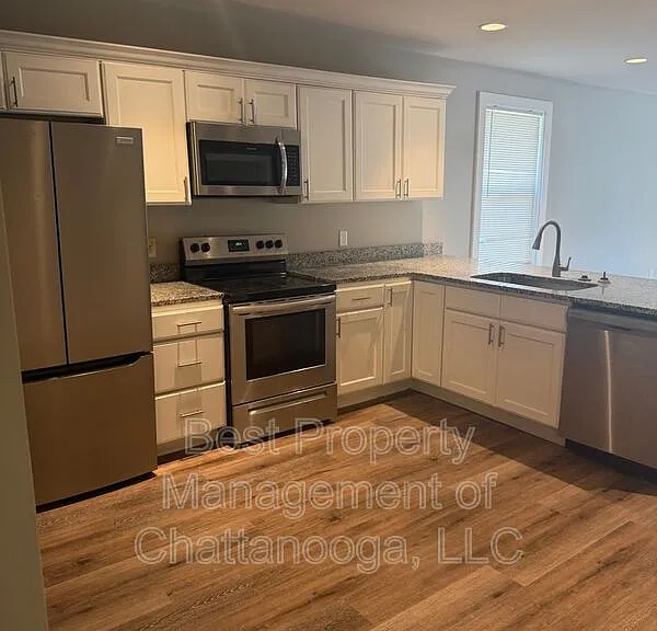 5325 Lee Ave — Photo 1