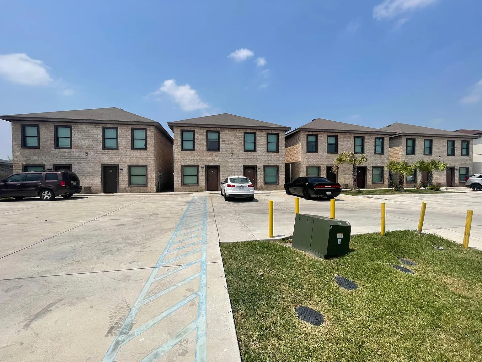 2 bed, 1.5 bath, 1056 sqft, $1,200 — Photo 1