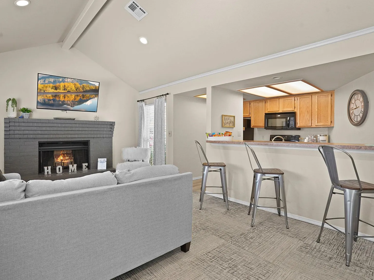 Persimmon Square Apartments — Photo 4