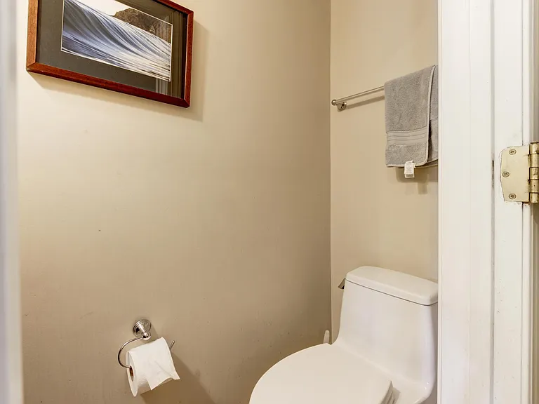 726 Quincy St NW #A — Photo 10
