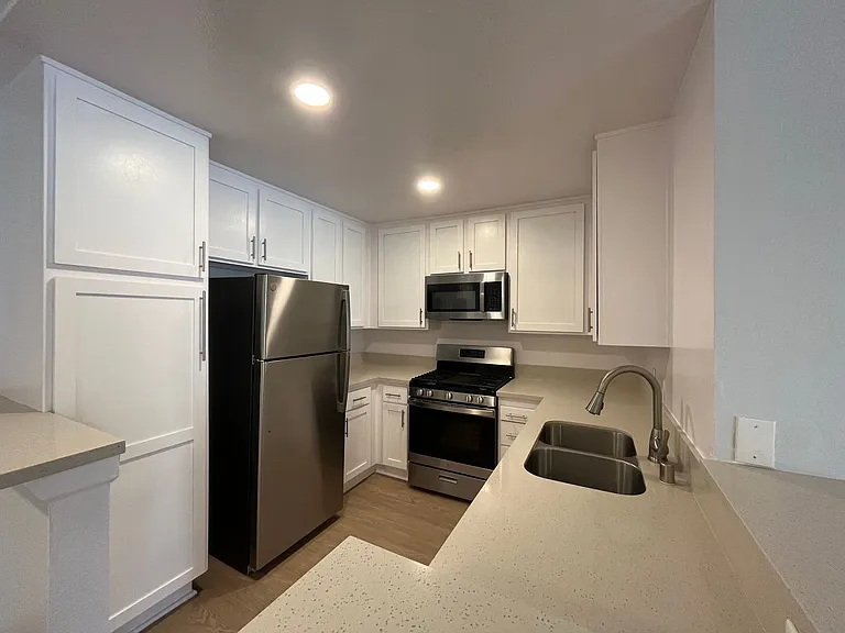 5235 Kester Ave — Photo 27