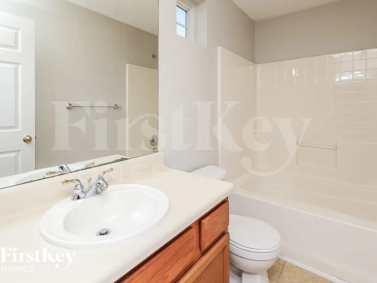 3080 Lakeside Cir — Photo 12