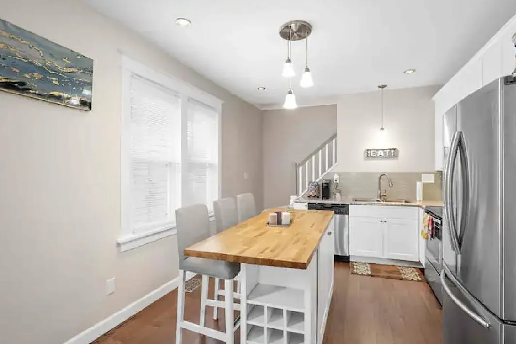 3 bed, 1400 sqft, $2,500 — Photo 4