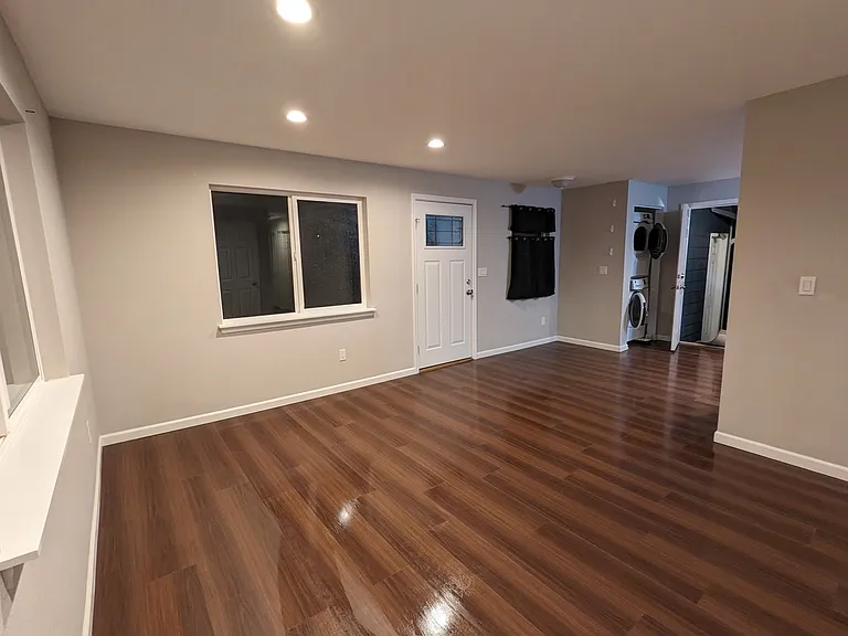 2812 Hemlock St — Photo 6