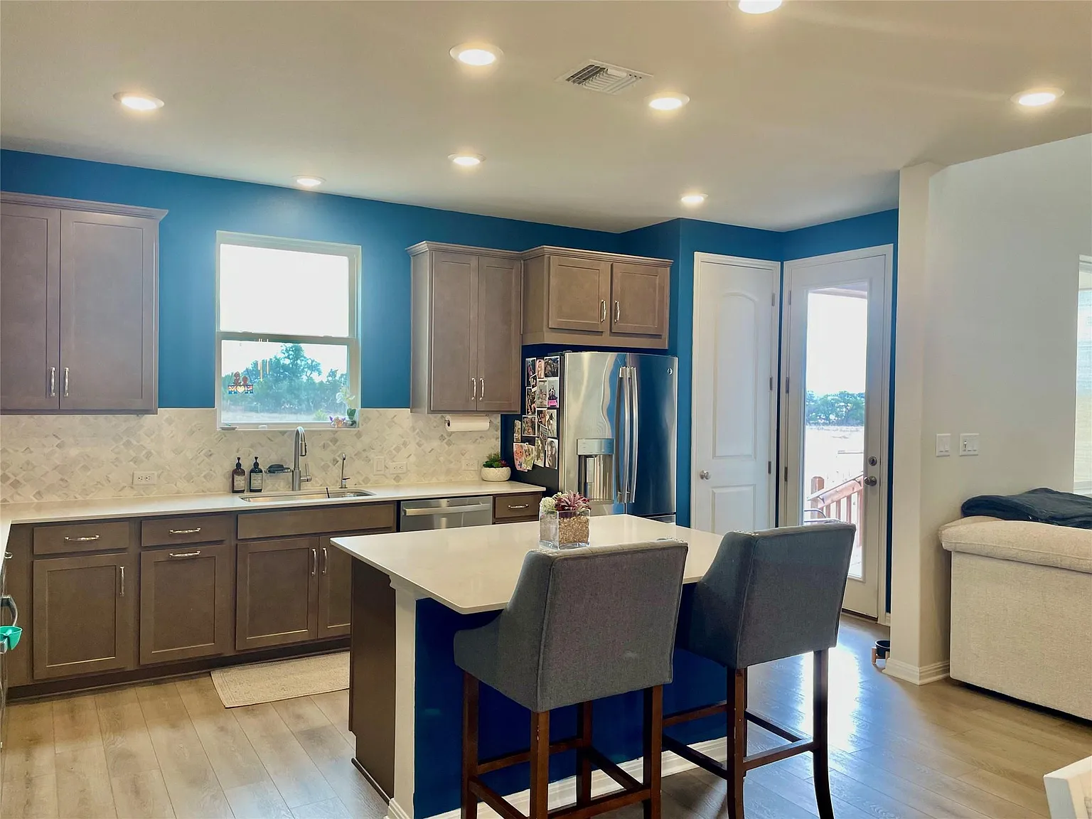 4 bed, 3.5 bath, 2281 sqft, $3,150 — Photo 4