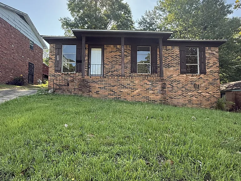 229 Oregon St — Photo 1