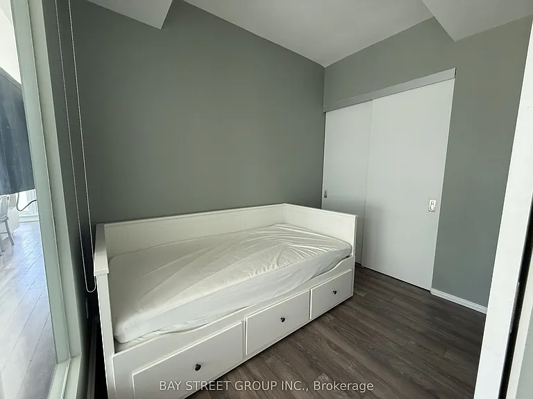 197 Yonge St #1709 — Photo 13