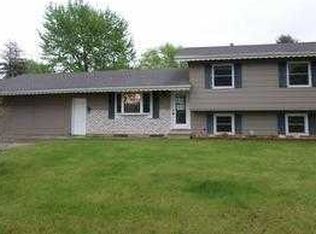 216 Southcrest Dr, Waterloo, IA 50702