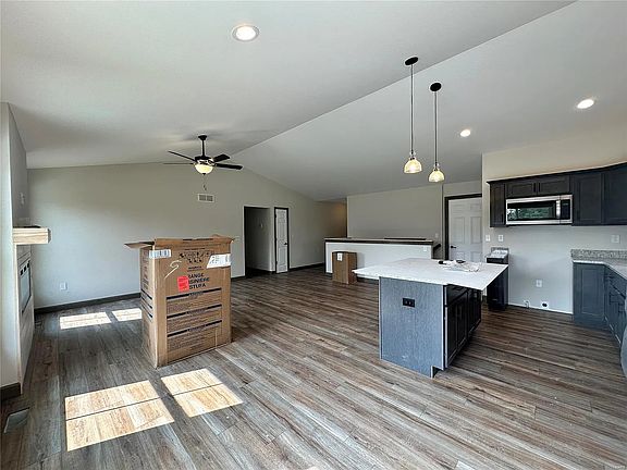 5th image of 544 Somerset Dr