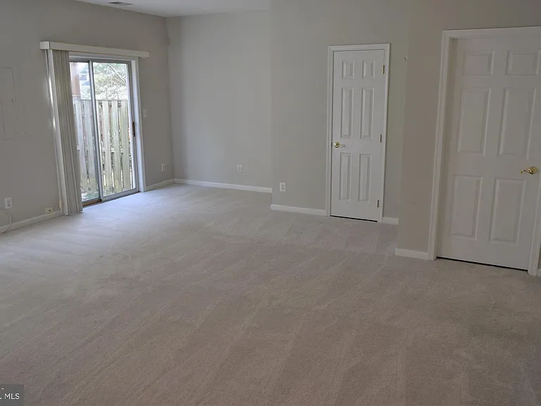 8933 Royal Astor Way — Photo 40