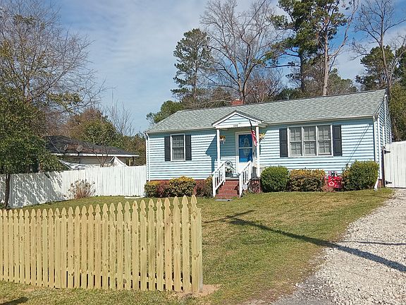 Newly installed privacy fence in the front
