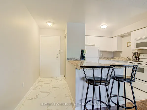 271 Eiwo Ct #310, Waterloo, ON N2K 2M8