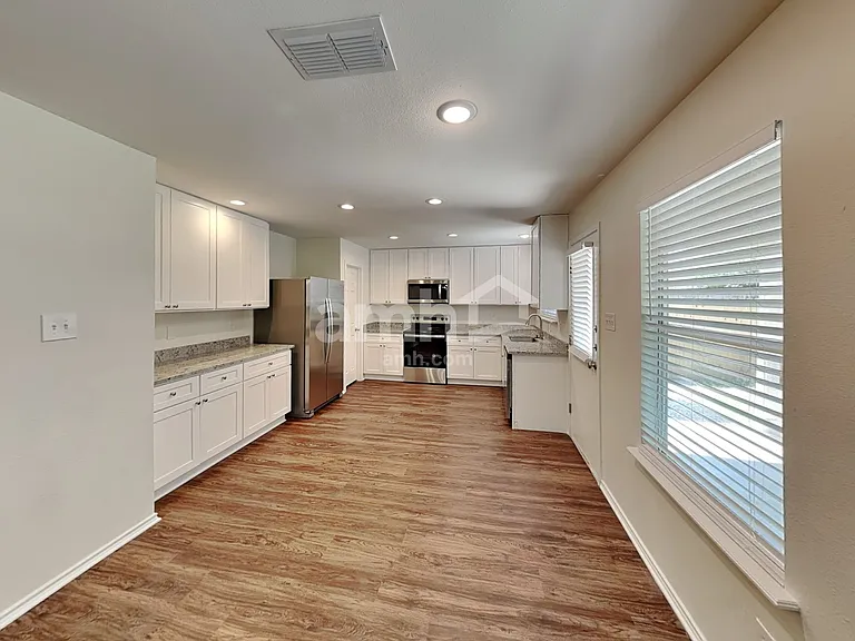 7919 Oak Pointe — Photo 4