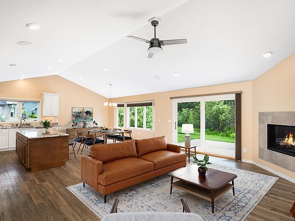 5th image of 18 Amber Ln #18