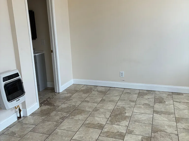 110 Main St E #2A — Photo 4