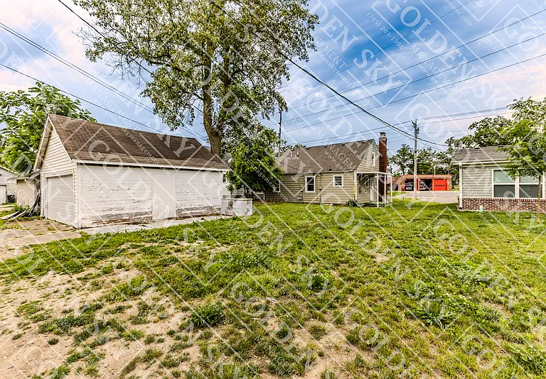 811 E Memorial Dr — Photo 20