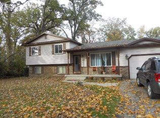 1041 Davenport Dr, Burton, MI 48529