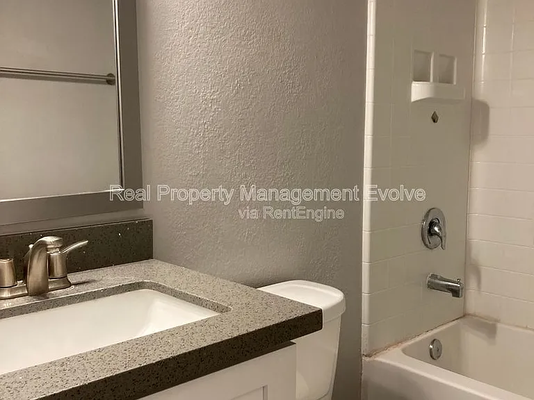 908 W 2nd St #6 — Photo 6
