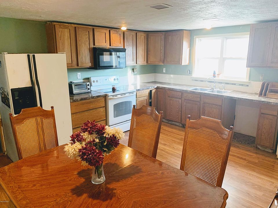 2nd image of 357 Long St