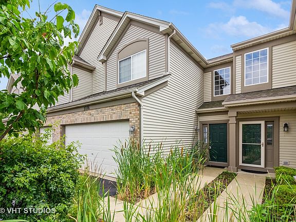 2nd image of 1016 Parkhill Cir