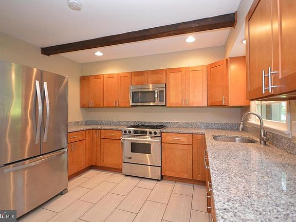 5th image of 906 Ballou St