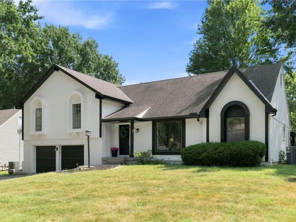 12021 W 100th St, Lenexa, KS 66215