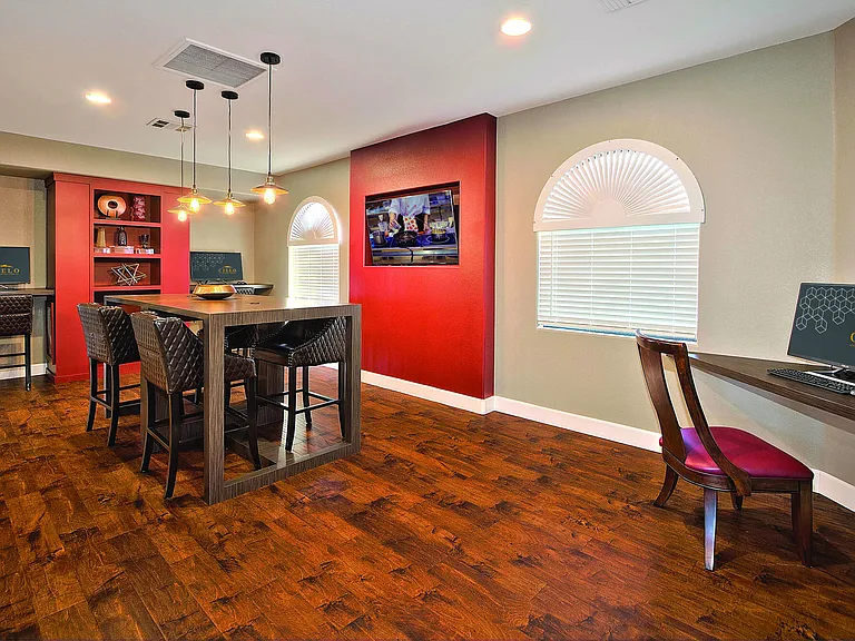1290 W Horizon Ridge Pkwy — Photo 4