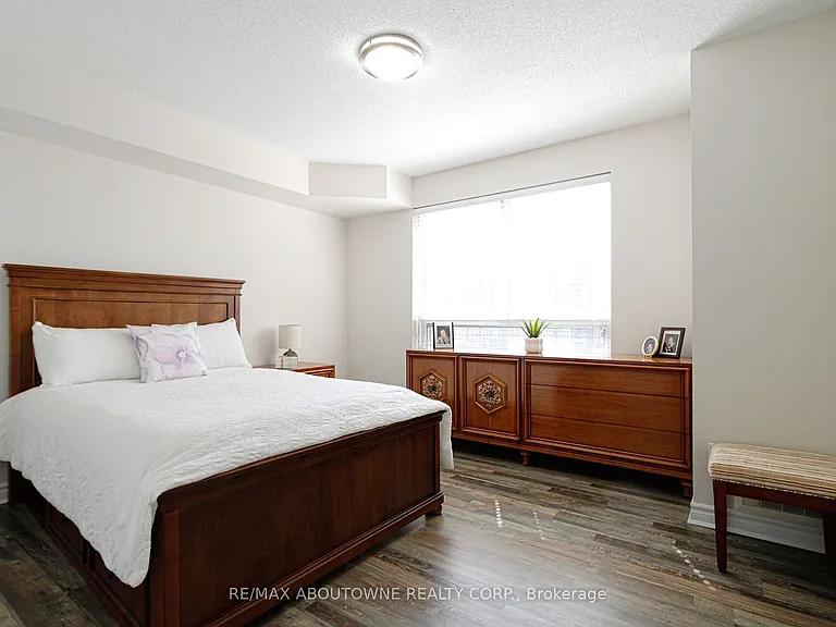 350 Princess Royal Dr #1002 — Photo 25