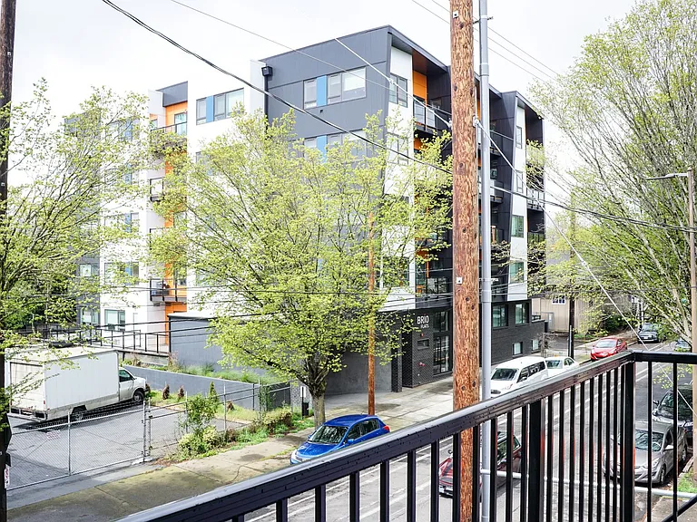 2320 N Vancouver Ave #201 — Photo 11