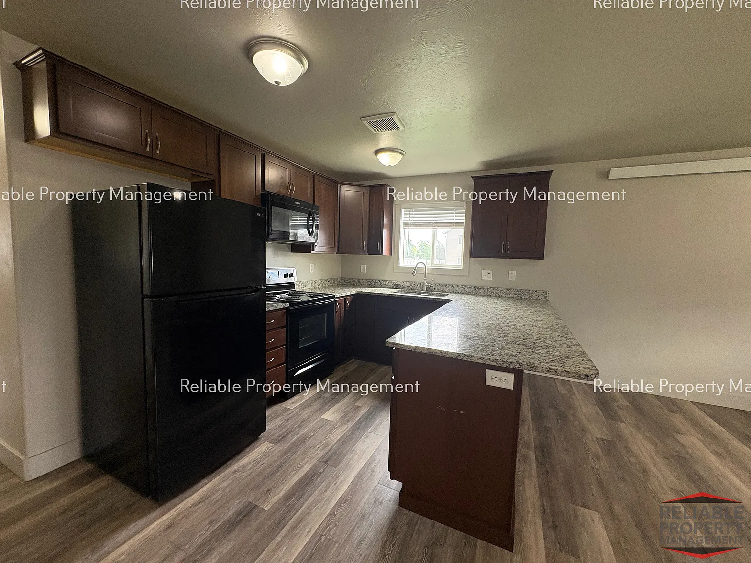 3 bed, 1050 sqft, $1,295 — Photo 2