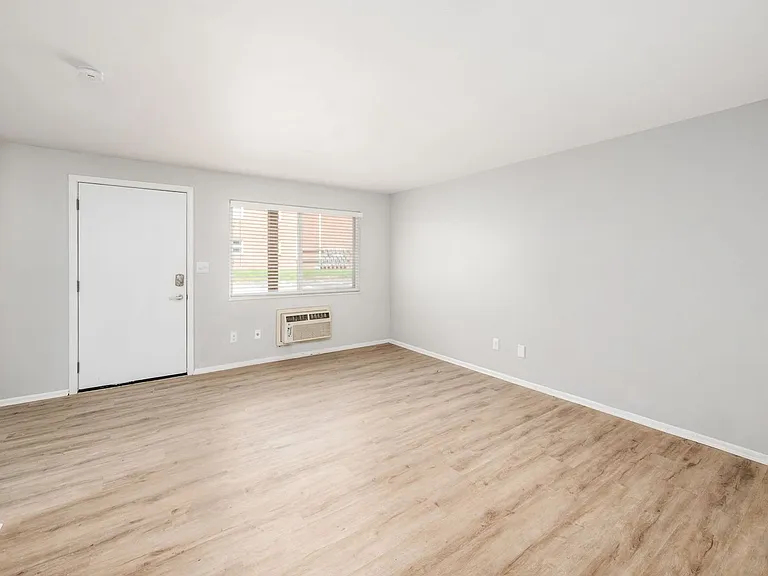 593 Riverview Dr #K — Photo 7