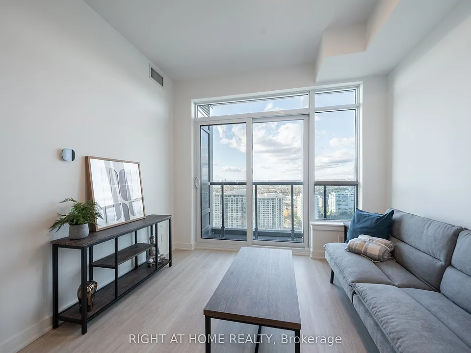 50 Upper Mall Way #2406