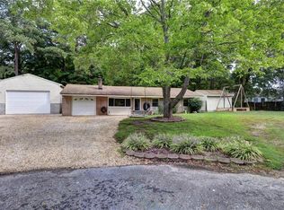 1818 Meadowview Dr, Yorktown, VA 23693