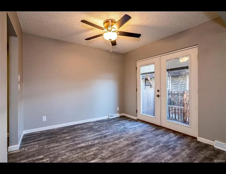 1135 S Oneida St #B — Photo 13
