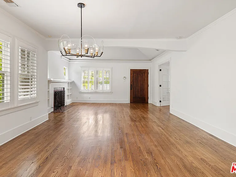 521 Westbourne Dr — Photo 5