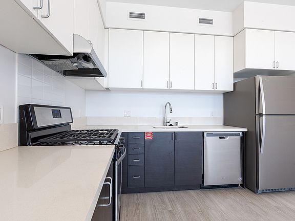 4th image of 4435 Piedmont Ave #206