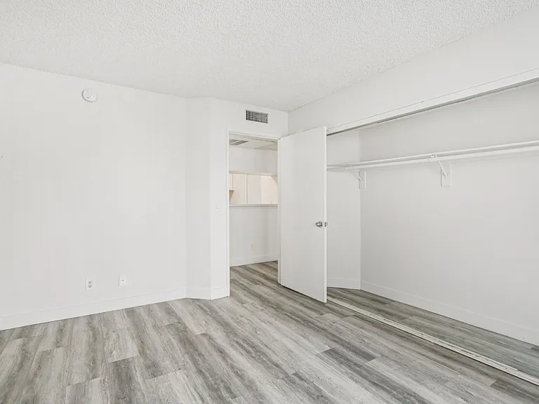5555 Harold Way — Photo 13