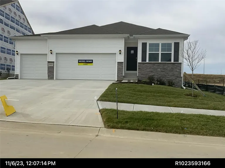 5410 N 186th St — Photo 2
