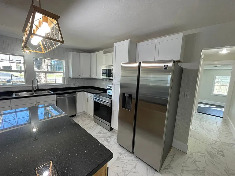 428 W Broadmoor St — Photo 8