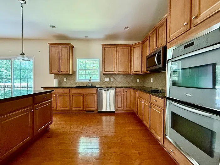 410 Harkness Cir — Photo 5