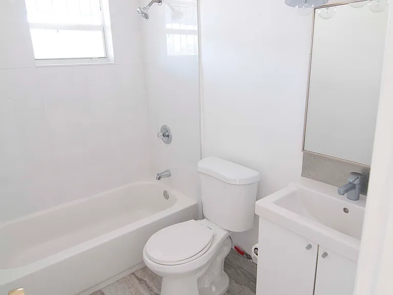 829 SW 9th Ave #2 — Photo 6