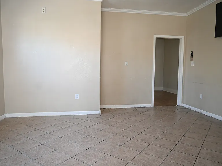 603 W 43rd Pl — Photo 15