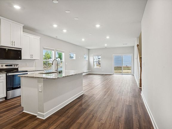 Step inside the bright, open-concept Manchester floorplan.